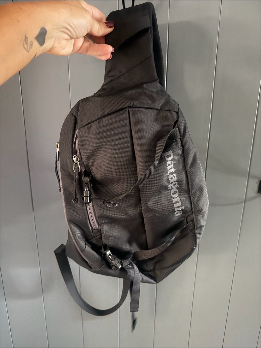 Patagonia Black Sling Bag for Women - Compact Everyday Carry